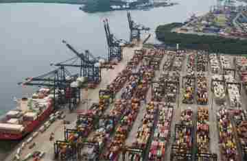  Tarifaço sobre parte de exportações brasileiras entra em vigor hoje 
